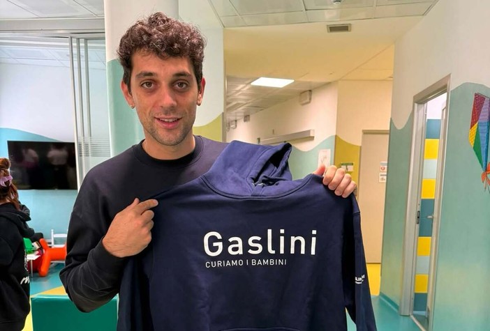 Sorpresa per i piccoli pazienti del Gaslini, tra le corsie dell'ospedale spunta Bresh Sorpresa per i piccoli pazienti del Gaslini, tra le corsie dell'ospedale spunta Bresh