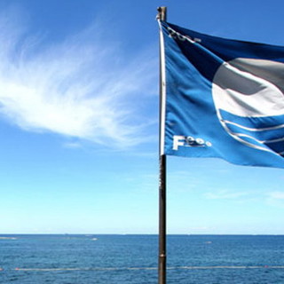 ‘Liguria 77’, la nuova campagna di valorizzazione del mare ligure punta sulle bandiere blu