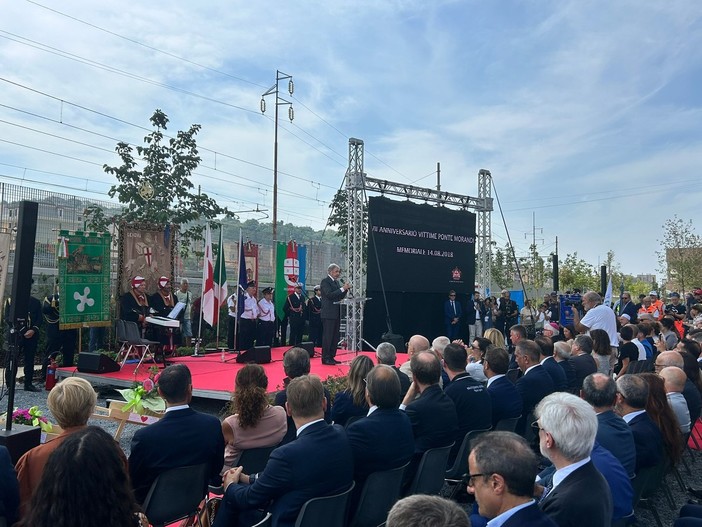 Ponte Morandi, Marco Bucci parla ai parenti delle vittime: "Noi vi saremo sempre vicini"