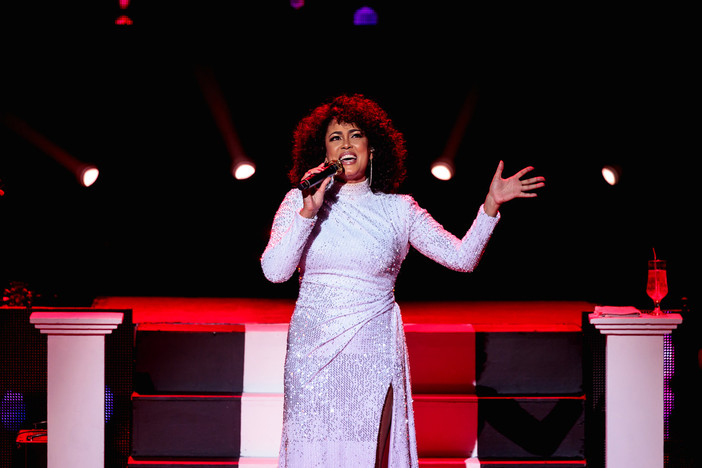 Dal sogno di una bambina durante l'apartheid a Sanremo, Belinda Davids celebra Whitney Houston con la Sinfonica: "La sua musica è amore"