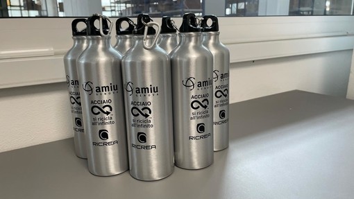 AMIU Genova e RICREA insieme per la sostenibilità, duemila borracce in acciaio per il personale operativo AMIU Genova e RICREA insieme per la sostenibilità, duemila borracce in acciaio per il personale operativo