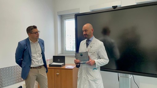Premio Geddo 2021. Matteo Bassetti ringrazia l'AIA di Albenga: "Un riconoscimento per tutti gli operatori sanitari" Premio Geddo 2021. Matteo Bassetti ringrazia l'AIA di Albenga: "Un riconoscimento per tutti gli operatori sanitari"