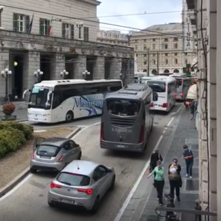 A Genova la protesta dei bus turistici e delle agenzie di viaggio (VIDEO)