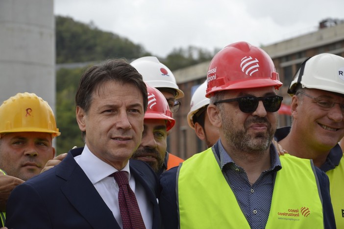 Cerimonia ponte, Conte: "Genova ha ridato speranza al Paese" (VIDEO) Cerimonia ponte, Conte: "Genova ha ridato speranza al Paese" (VIDEO)