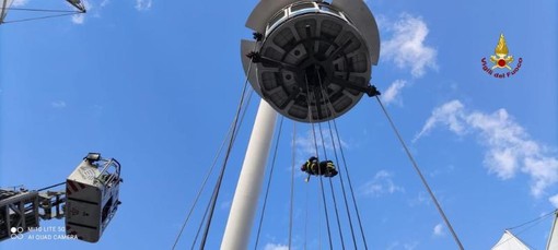 Addestramento per i vigili del fuoco di evacuazione dell'ascensore panoramico al Porto Antico (FOTO) Addestramento per i vigili del fuoco di evacuazione dell'ascensore panoramico al Porto Antico (FOTO)
