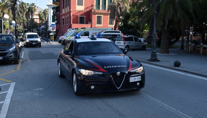 Adescata con un annuncio di lavoro, la sequestra e violenta: arrestato un trentacinquenne