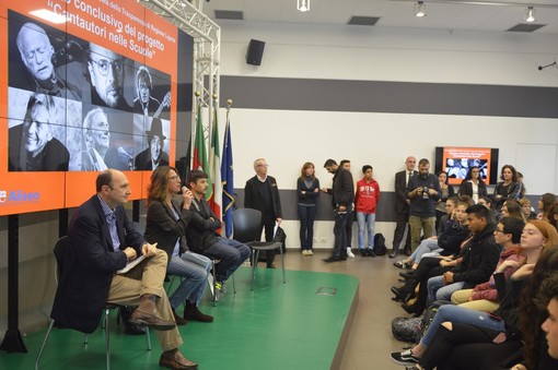 Torna Cantautori nelle scuole: lezioni e laboratori sui mestieri dello spettacolo Torna Cantautori nelle scuole: lezioni e laboratori sui mestieri dello spettacolo