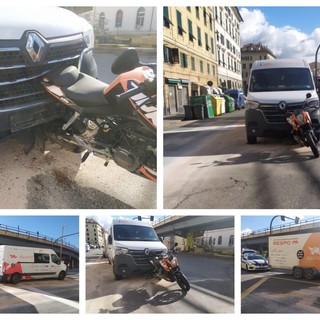 Via Gramsci bloccata: incidente tra un furgone con rimorchio e una moto (FOTO) Via Gramsci bloccata: incidente tra un furgone con rimorchio e una moto (FOTO)