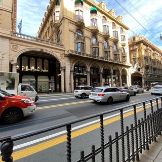 Taxi in strada contro le restrizioni anti-Covid (FOTO e VIDEO) Taxi in strada contro le restrizioni anti-Covid (FOTO e VIDEO)