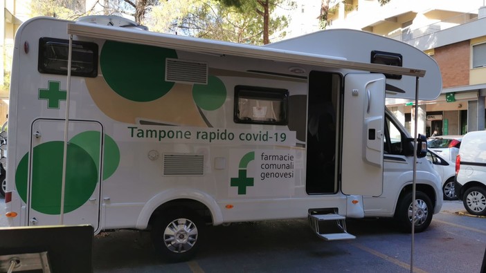 Tamponi per il green pass, il servizio Farmacie comunali genovesi lancia il camper 'on the road'