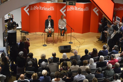 Calenda a Genova per la presentazione di "Orizzonti Selvaggi" Calenda a Genova per la presentazione di "Orizzonti Selvaggi"