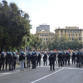 Scontri a Corvetto: 26 manifestanti denunciati per i disordini e tre agenti indagati per lesioni aggravate
