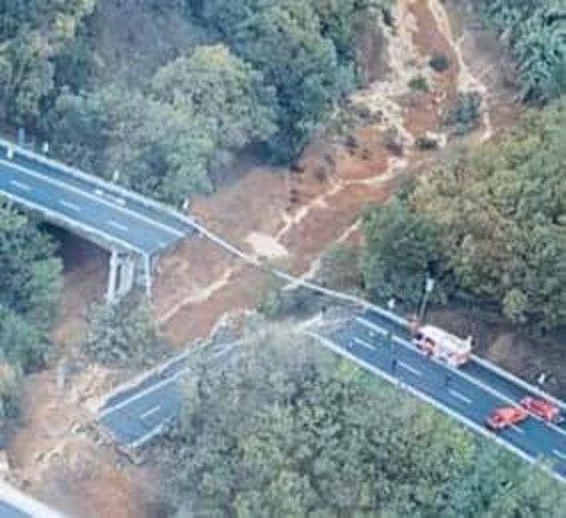 Crollo del viadotto sull'A6: le immagini aeree del disastro (VIDEO)