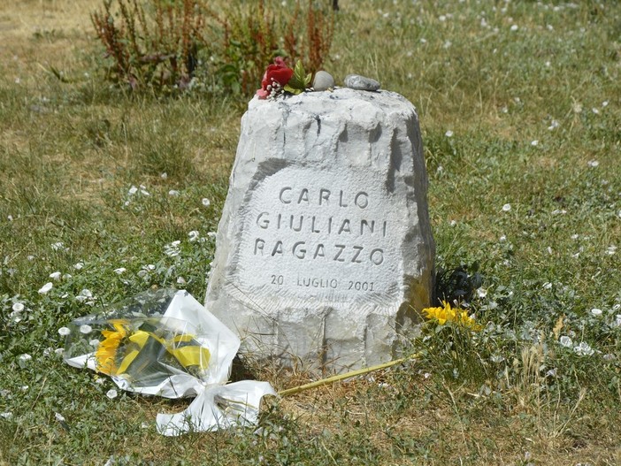 Ancora attacchi in Comune al cippo che ricorda Carlo Giuliani, ma il monumento non si muoverà