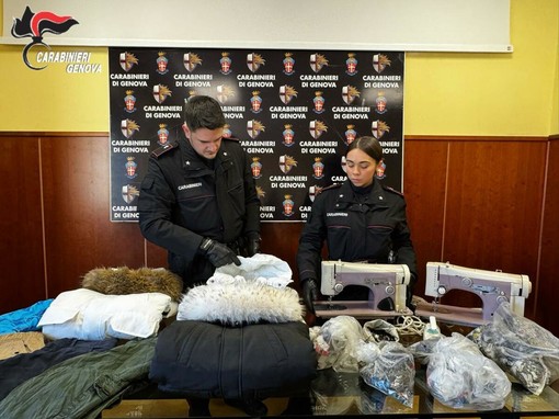 Laboratorio di false griffe in un appartamento del centro storico, sequestrate oltre cinquemila etichette false