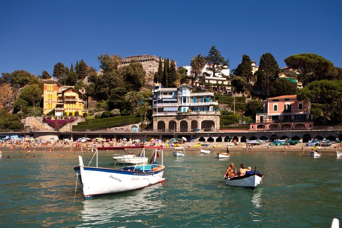 Il premio internazionale "Montale fuori di casa" sbarca a Levanto e premia Chicco Testa nella nuova sezione dedicata all'ambiente