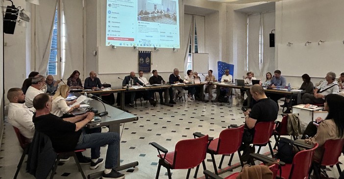 Ex Ilva, dibattito acceso in Municipio: consiglio monotematico tra tensioni e confronti tra maggioranza e minoranza