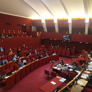 Il consiglio comunale vota tra le polemiche l'accordo con Aspi, pioggia di soldi su Genova, ma resta il nodo sui pedaggi autostradali