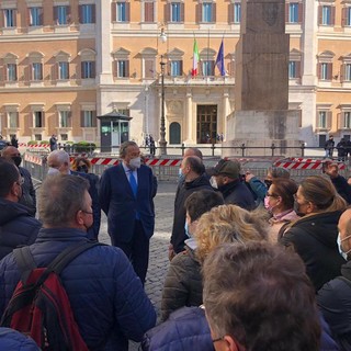 Ristoratori in piazza, Cassinelli e Bagnasco (Forza Italia): &quot;Lavorare è un diritto, serve un calendario delle riaperture&quot;
