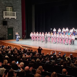 Teatro Carlo Felice sold out per l'esibizione del coro nazionale popolare accademico ucraino