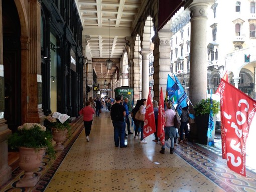 Lavoratori del Bristol in piazza: "Basta lavoro a cottimo"