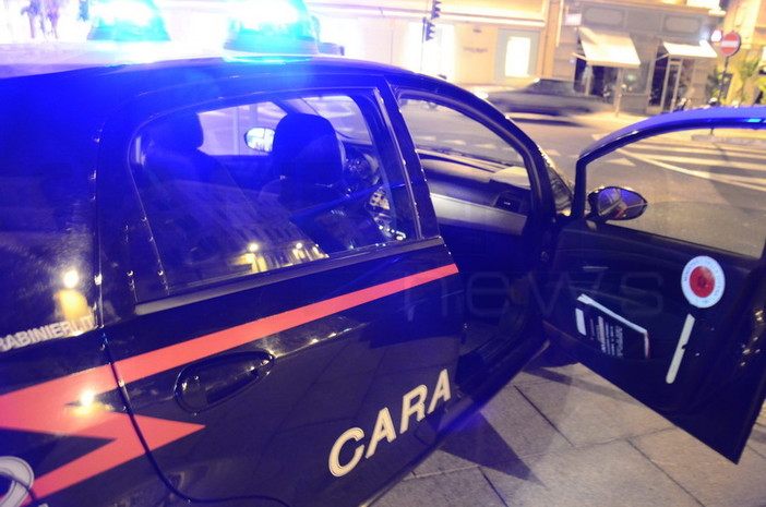 In manette allenatore di calcio genovese: i carabinieri trovano armi e droga