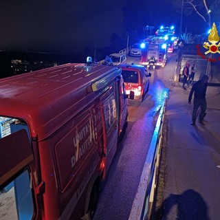 Incendio in autorimessa, l’intervento dei vigili del fuoco in via Tre Pini (Foto e Video)