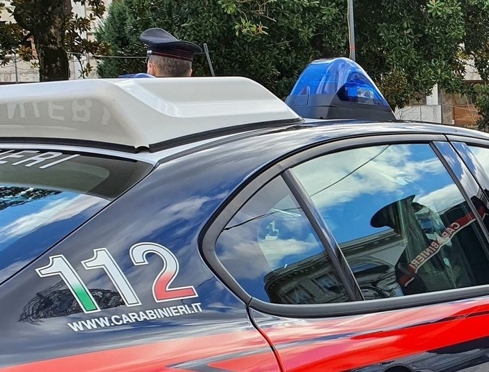 Sassi contro auto in corsa, denunciati tre minorenni Sassi contro auto in corsa, denunciati tre minorenni
