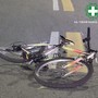 Via Gramsci, ciclista di 29 anni investita da un’auto nella notte