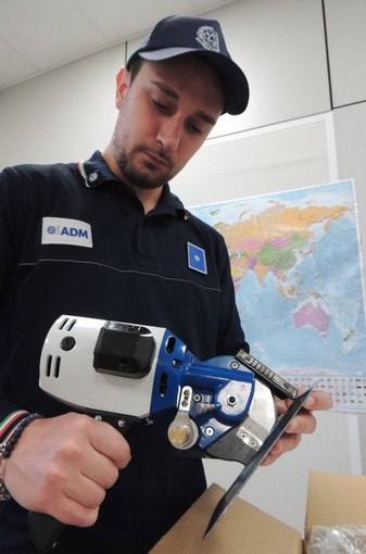 Porto di Prà, dispositivi elettrici non in regola: multato un imprenditore