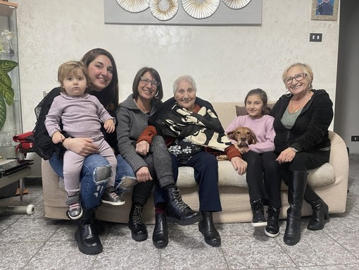 Sei donne, cinque generazioni: anche a San Fruttuoso s’intona uno straordinario inno alla vita Sei donne, cinque generazioni: anche a San Fruttuoso s’intona uno straordinario inno alla vita