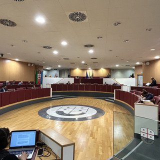 Consiglio regionale, maggioranza e opposizione si scontrano sulla sospensione dei lavori: “Nessuna divisione, polemiche pretestuose”