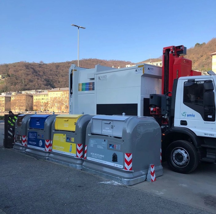 Nuovi cassonetti bilaterali in Valbisagno: raggiunto il 58% di raccolta differenziata Nuovi cassonetti bilaterali in Valbisagno: raggiunto il 58% di raccolta differenziata