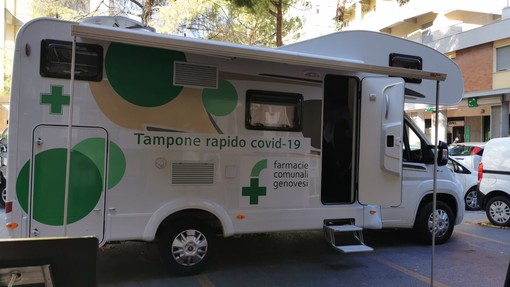 Tamponi per il green pass, il servizio Farmacie comunali genovesi lancia il camper 'on the road' Tamponi per il green pass, il servizio Farmacie comunali genovesi lancia il camper 'on the road'
