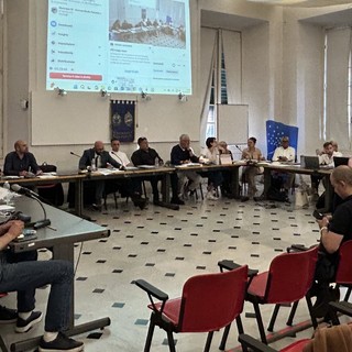 Ex Ilva, dibattito acceso in Municipio: consiglio monotematico tra tensioni e confronti tra maggioranza e minoranza