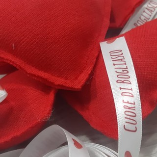 San Valentino a Bogliasco: cuori in vendita a scopo benefico e postazione 'selfie del cuore' davanti al mare