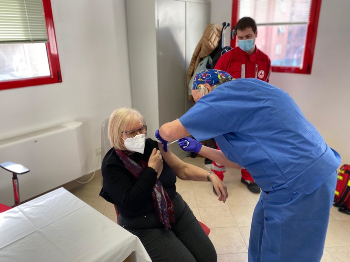 Covid, dal 18 luglio via alle prenotazioni della quarta dose per gli over 60, somministrazioni il 19 luglio Covid, dal 18 luglio via alle prenotazioni della quarta dose per gli over 60, somministrazioni il 19 luglio