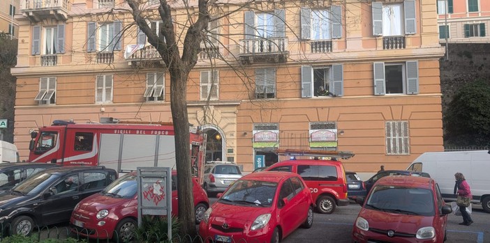 Corso Firenze, principio d’incendio in uno studio dentistico: intervengono i vigili del fuoco