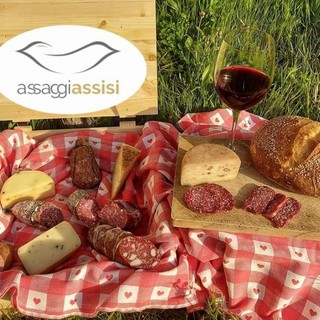 Cesti regalo con prodotti tipici di Assisi, ideale per ogni circostanza