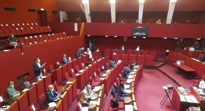 Genova Jeans, scontro su trasparenza e costi tra Giordano (M5S) e Bertorello (VIDEO) Genova Jeans, scontro su trasparenza e costi tra Giordano (M5S) e Bertorello (VIDEO)