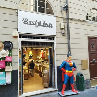 Commercio, in via San Lorenzo ha aperto il negozio di dolciumi Candy Lisa
