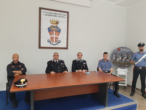 Scoperta piantagione di marijuana a Vendone: i carabinieri trovano 2 mila piante per un totale di 4 milioni e mezzo di euro (FOTO e VIDEO) Scoperta piantagione di marijuana a Vendone: i carabinieri trovano 2 mila piante per un totale di 4 milioni e mezzo di euro (FOTO e VIDEO)