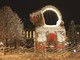 Babbo Natale a cavallo di una capra, streghe che rubano gli stracci e tutti a messa sui pattini: come si festeggia il Natale nel mondo