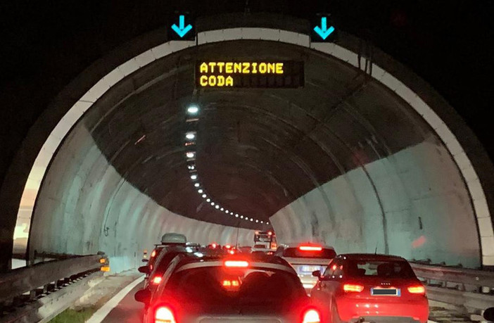 Incidente sulla A10 all'altezza di Arenzano, due feriti e tre chilometri di coda in direzione Ventimiglia Incidente sulla A10 all'altezza di Arenzano, due feriti e tre chilometri di coda in direzione Ventimiglia