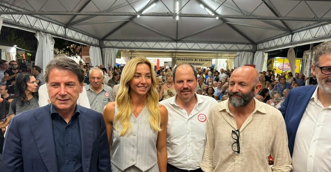 Festa dell'Unità, Conte attacca il Governo: "Zero riforme e italiani in difficoltà: Meloni vada a casa" Festa dell'Unità, Conte attacca il Governo: "Zero riforme e italiani in difficoltà: Meloni vada a casa"