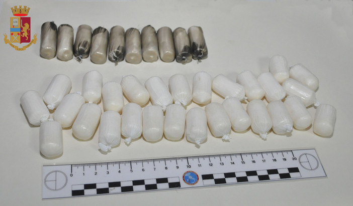 Cocaina in ovuli dal Sudamerica a Genova, la polizia smantella rete di importazione