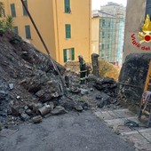 Lagaccio, il crollo del muraglione riaccende l’allarme di chi si oppone alla funivia: "Il territorio non può sostenere opere di tale portata" Lagaccio, il crollo del muraglione riaccende l’allarme di chi si oppone alla funivia: "Il territorio non può sostenere opere di tale portata"