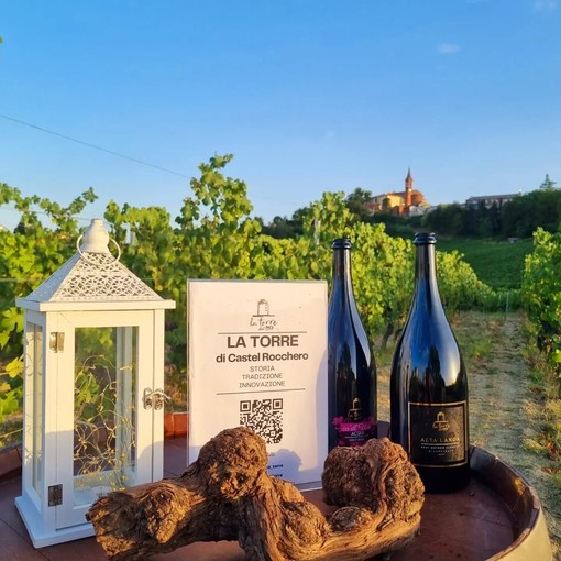 Castel Rocchero (AT): la Cantina La Torre propone due serate speciali in vigna, immerse nella magica atmosfera della natura, della musica, dei racconti e della buona cucina abbinata a ottimi vini. Castel Rocchero (AT): la Cantina La Torre propone due serate speciali in vigna, immerse nella magica atmosfera della natura, della musica, dei racconti e della buona cucina abbinata a ottimi vini.