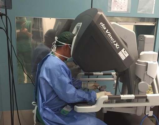 Primo intervento pediatrico con robot Da Vinci realizzata al San Martino da medici del Gaslini