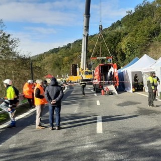 Crollo del viadotto sulla A6, aperto il fascicolo contro ignoti. Per la riapertura ipotesi 4 mesi